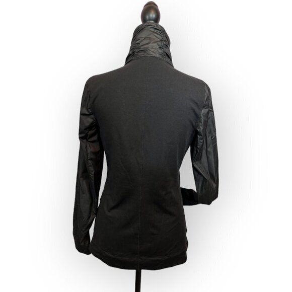 Under Armour Women's Running Jacket with Neck Guard Black Size Small - Picture 10 of 13